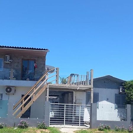 Kitnet S2 Em Torres-Rs - Na Mais Bela Praia Gaucha - Cozinha - Banheiro - Ar Condicionado - Tv Smart 32' - Wi-Fi - Estacionamento - Anfitria Superhost No Bnb エクステリア 写真
