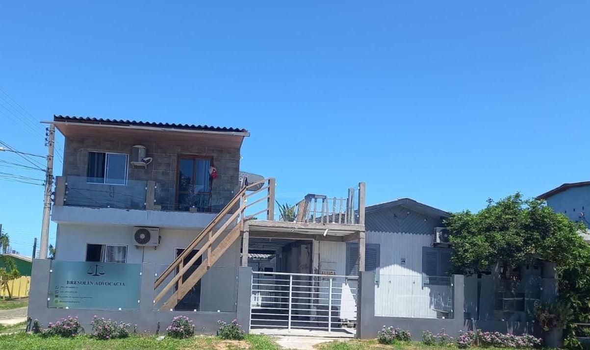 Kitnet S2 Em Torres-Rs - Na Mais Bela Praia Gaucha - Cozinha - Banheiro - Ar Condicionado - Tv Smart 32' - Wi-Fi - Estacionamento - Anfitria Superhost No Bnb エクステリア 写真